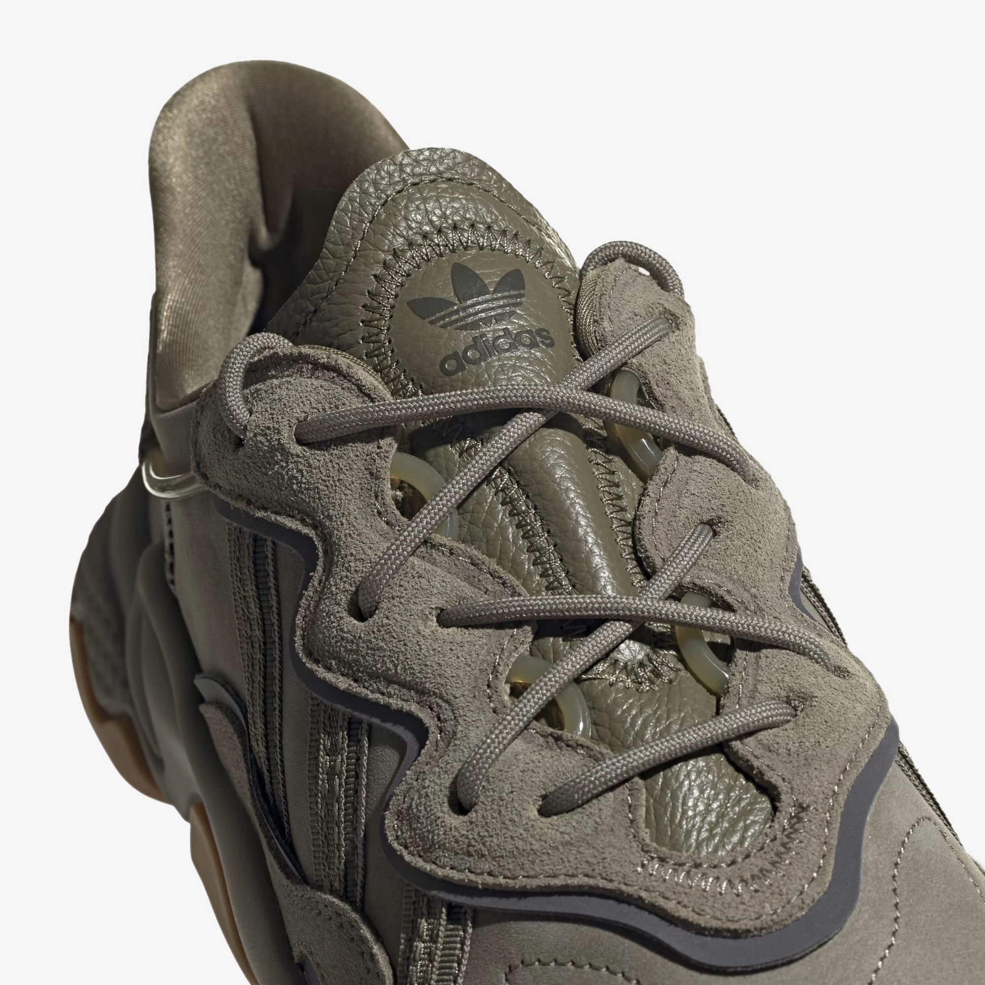 Adidas Originals | OZWEEGO { TRACE CARGO/NIGHT CARGO/ RAW KHAKI