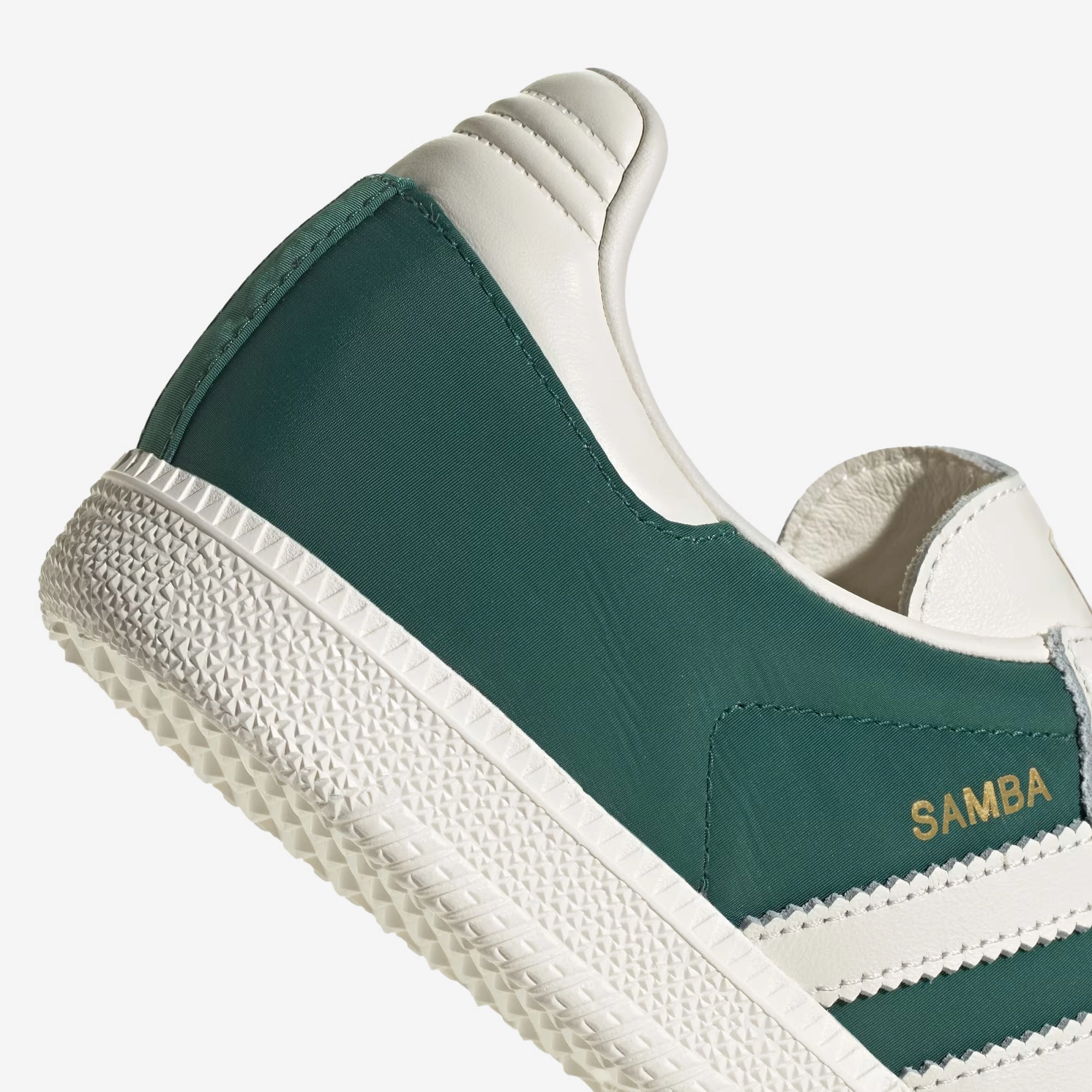 ADIDAS ORIGINALS | SAMBA OG { OFF WHITE/COLLEGIATE GREEN