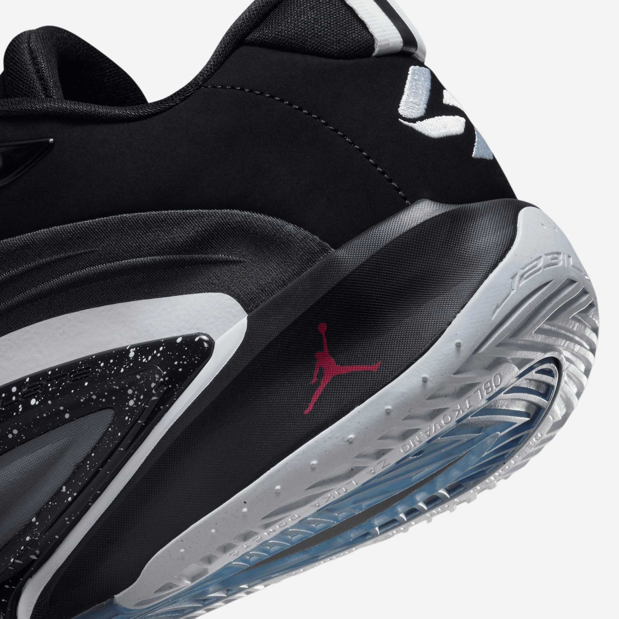 JORDAN | LUKA 3 PF SPEEDWAY { BLACK/WHITE-SMOKE GREY