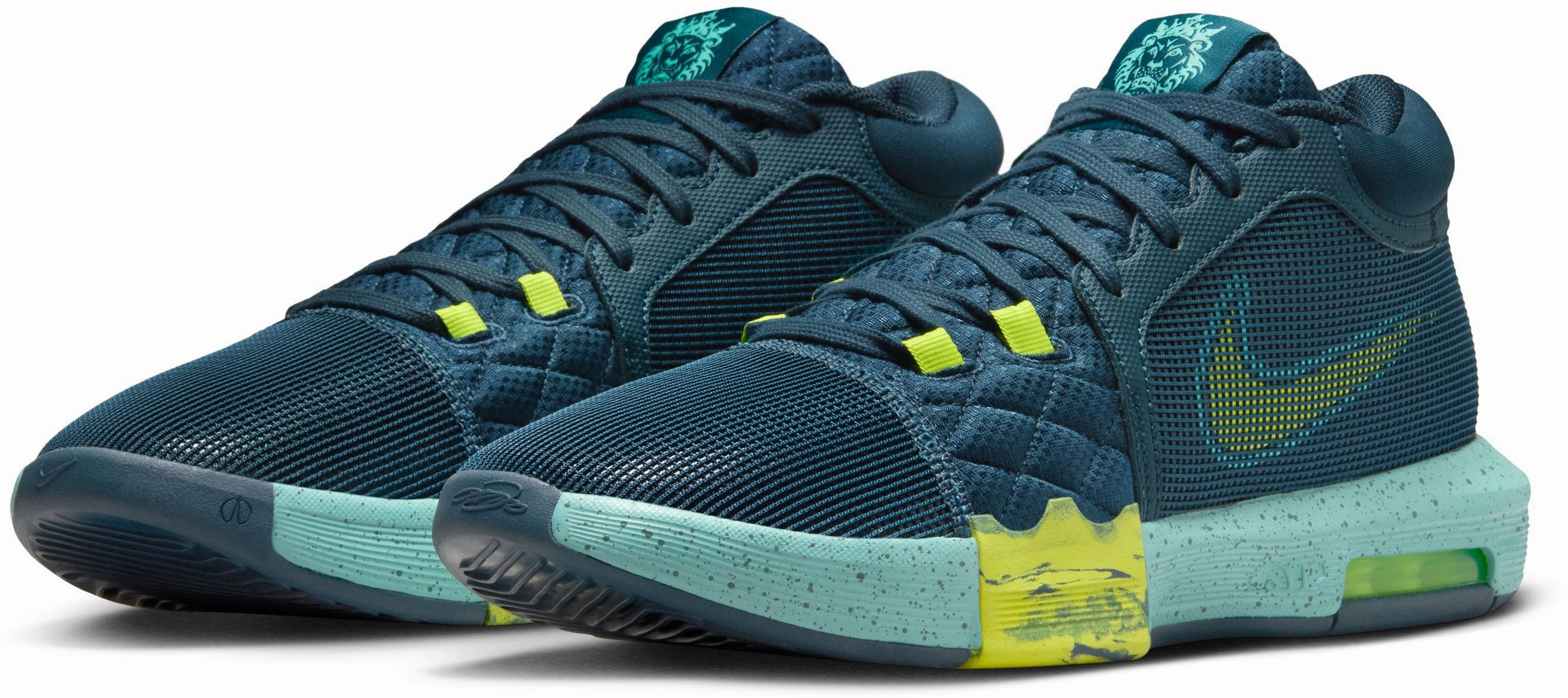LeBron Witness 8 Men's Basketball Shoes