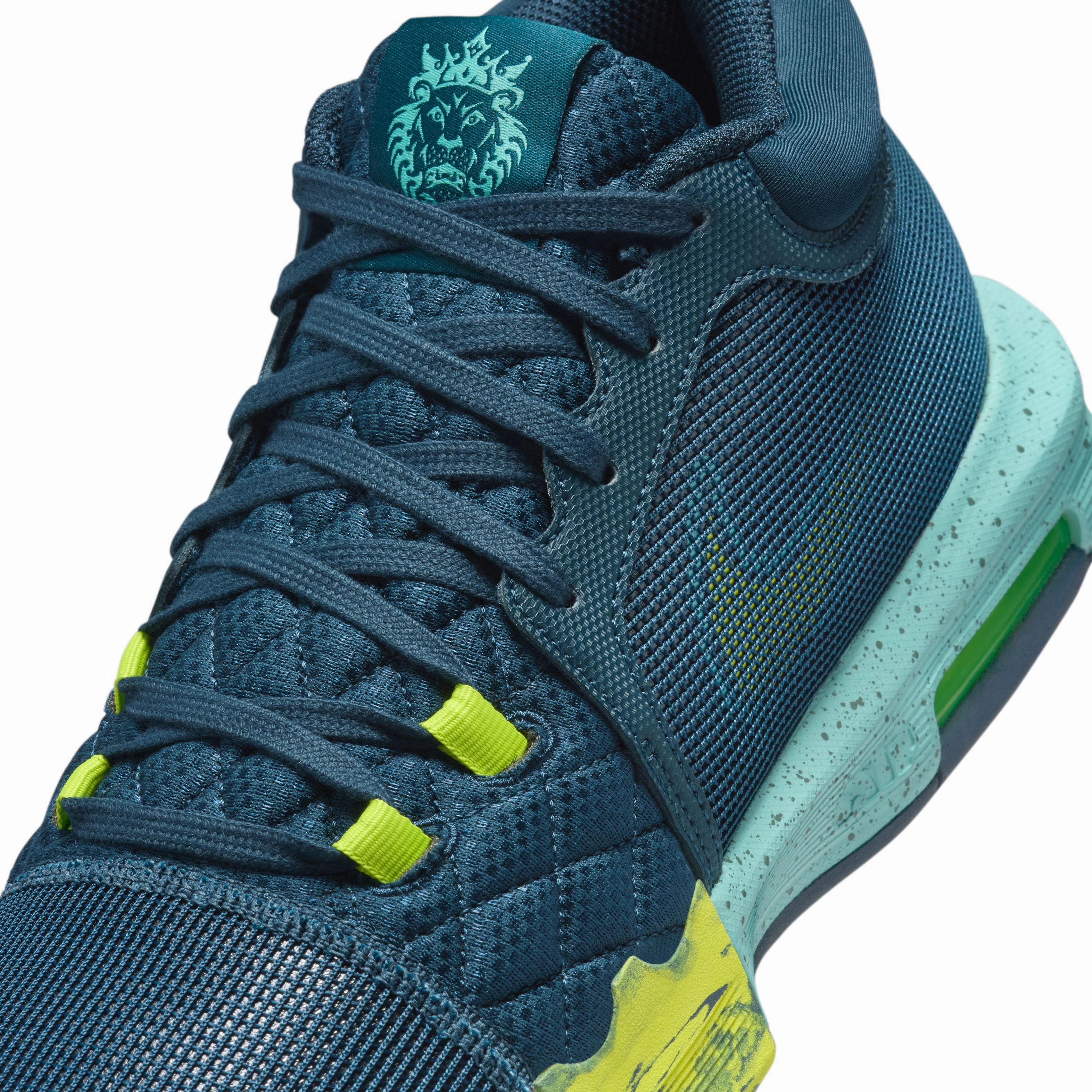 LeBron Witness 8 Men's Basketball Shoes