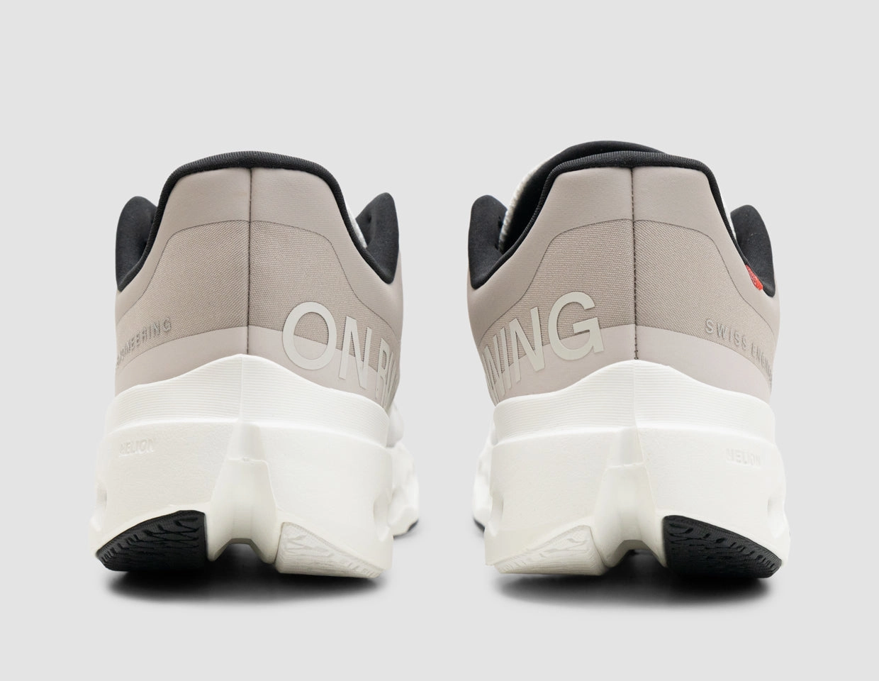 On Cloudsurfer Next Fog / Ivory